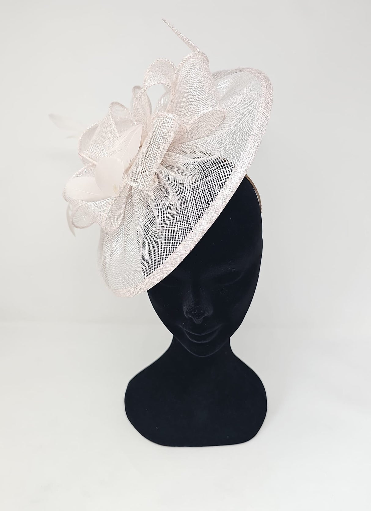 Oyster Silver Looped Round Disc Fascinator