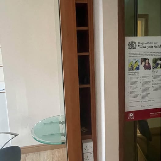 Cherrywood Hairdressing Wall Mounted Dressout