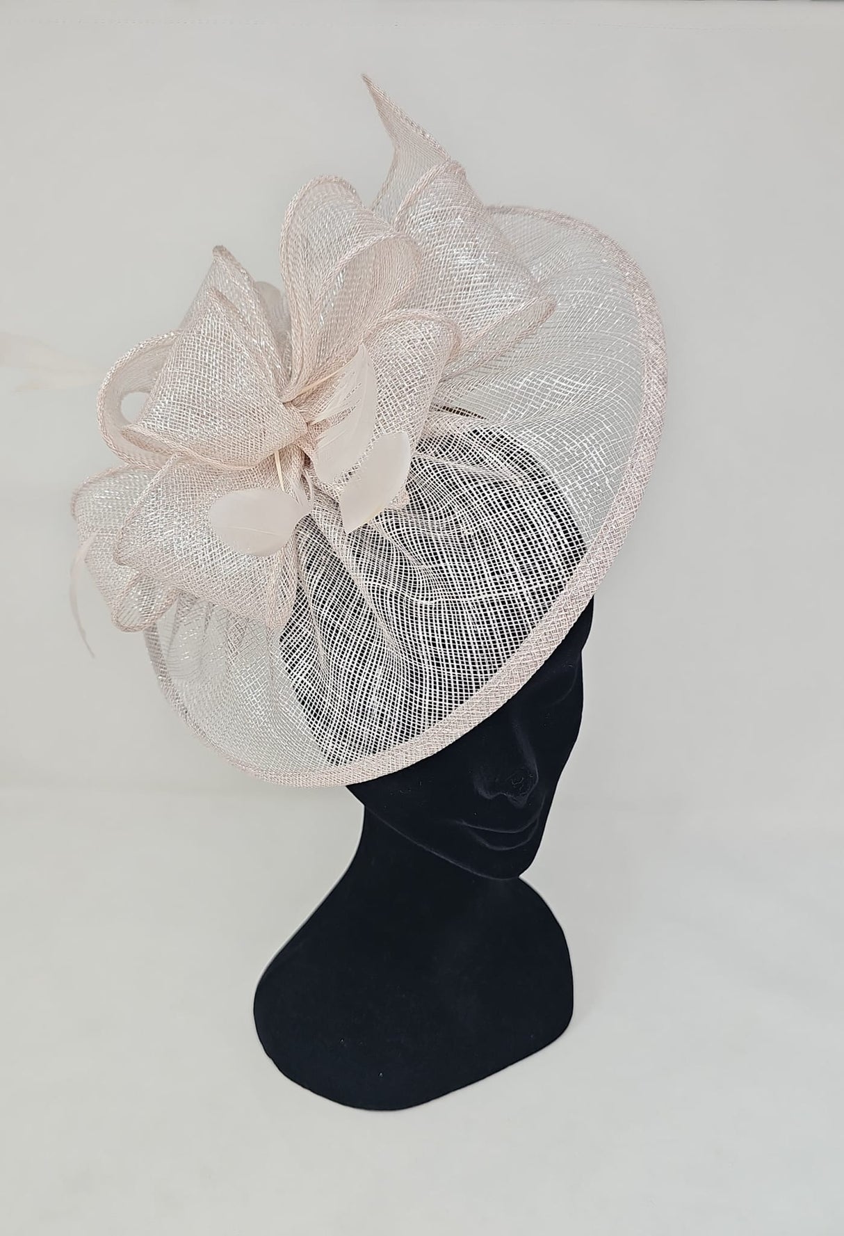 Oyster Silver Looped Round Disc Fascinator