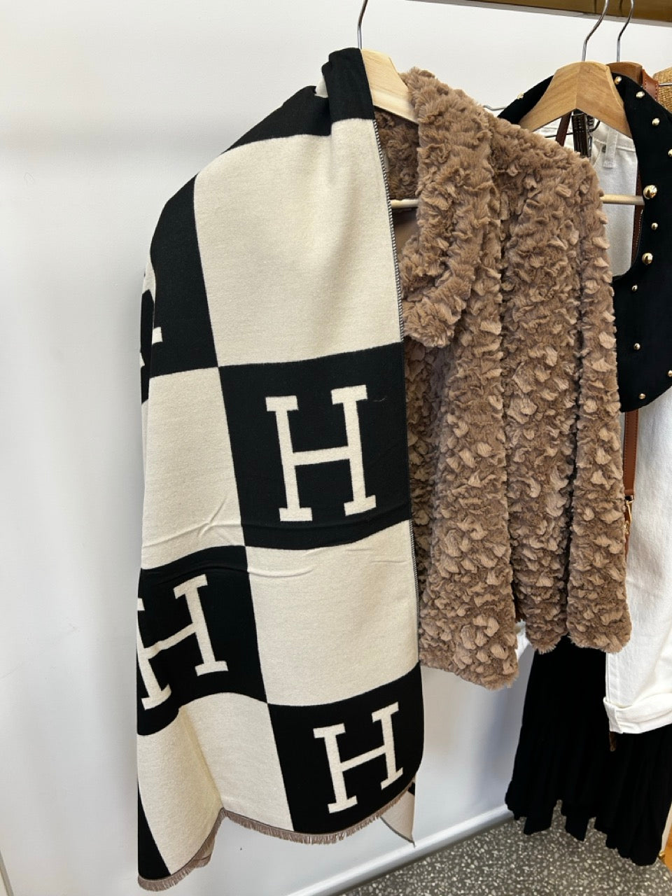 H Designer Style Printed Pashmina Scarf Black