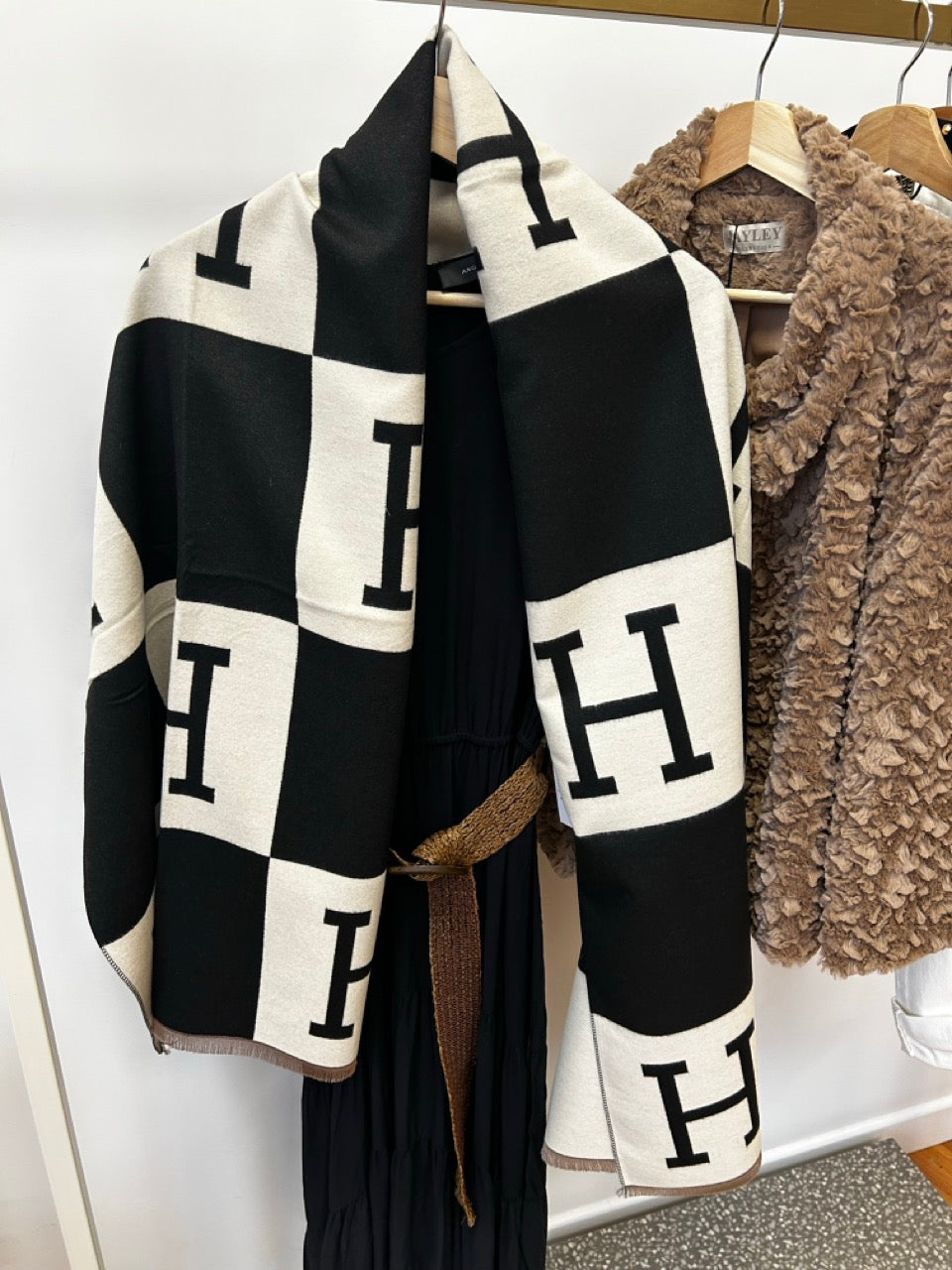 H Designer Style Printed Pashmina Scarf Black