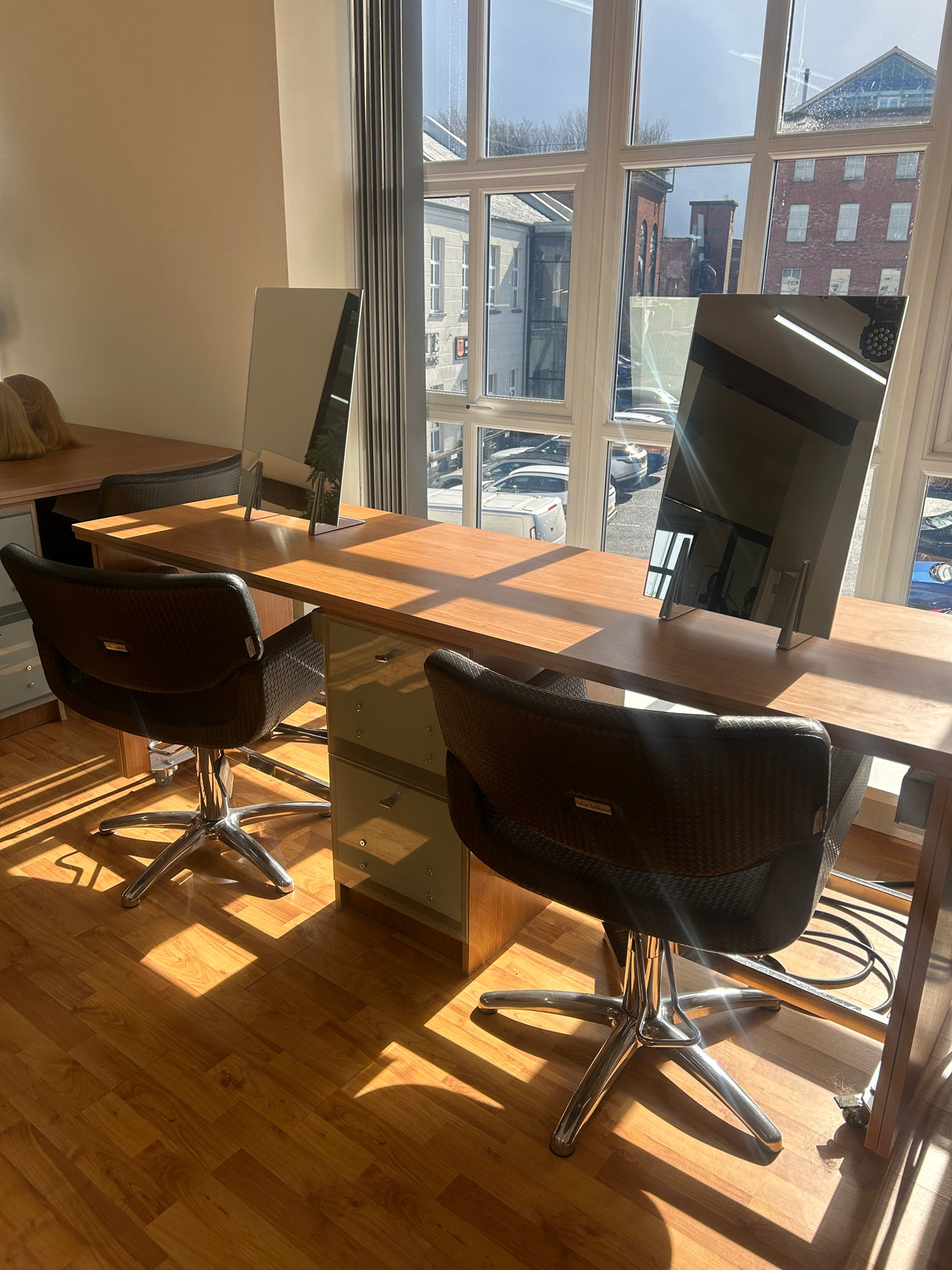 Salon Ambience Gemini 4 Seater Moveable Salon Dress Out Station