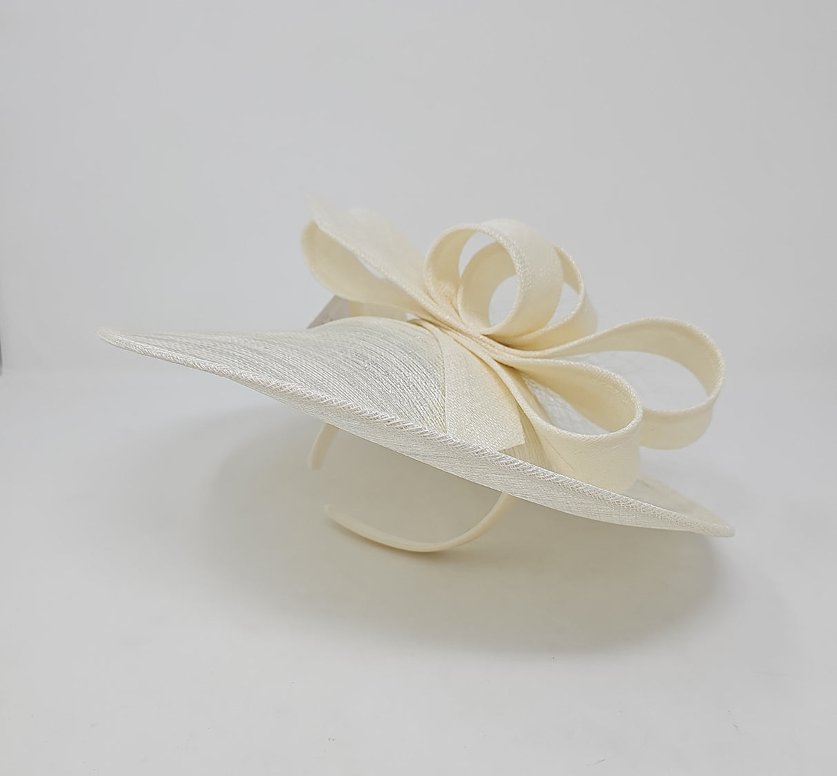 Metallic Ivory Looped Feather Hatinator