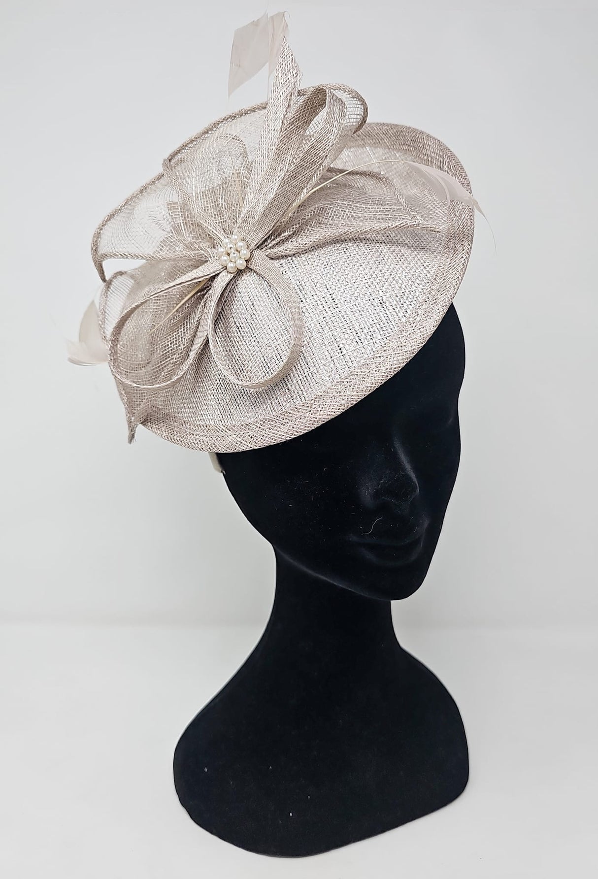 Metallic Almond Feather & Bow Round Disc Fascinator