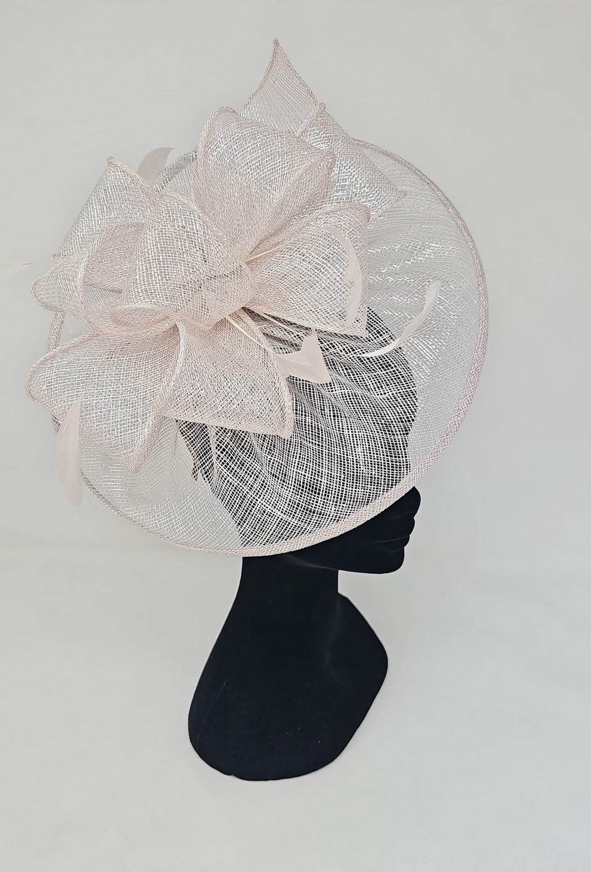 Oyster Silver Looped Round Disc Fascinator
