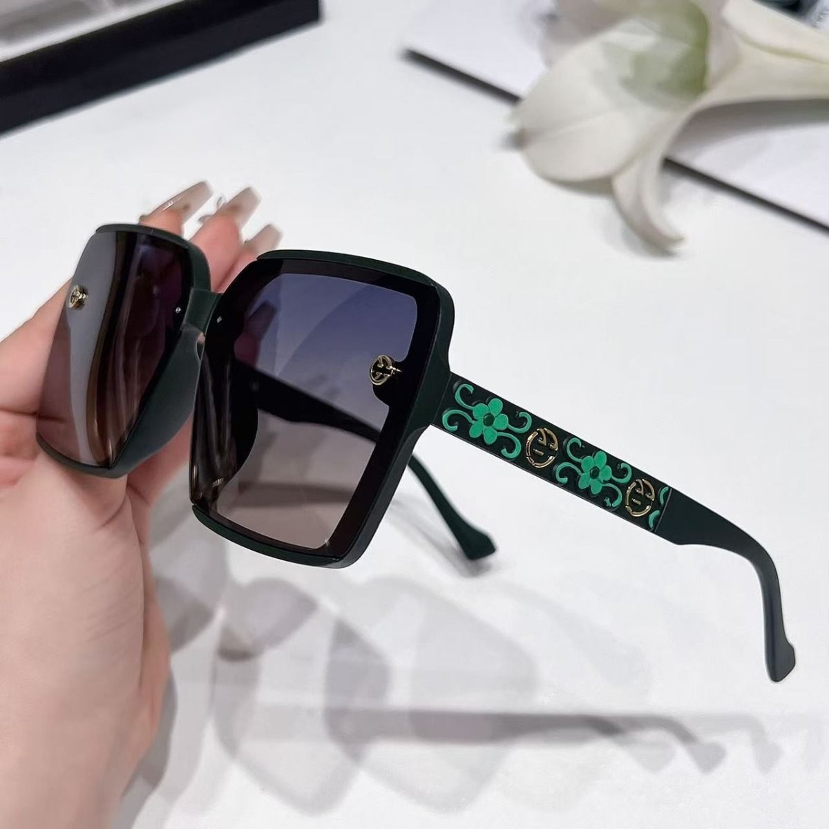 Black Square Frame Sunglasses Green Flower