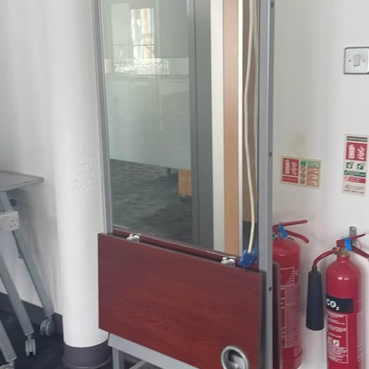 Double Sided Fold Up Hairdressing Dress Out On Wheels