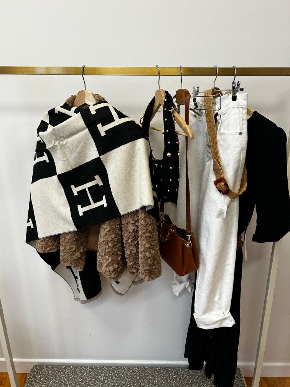 H Designer Style Printed Pashmina Scarf Black