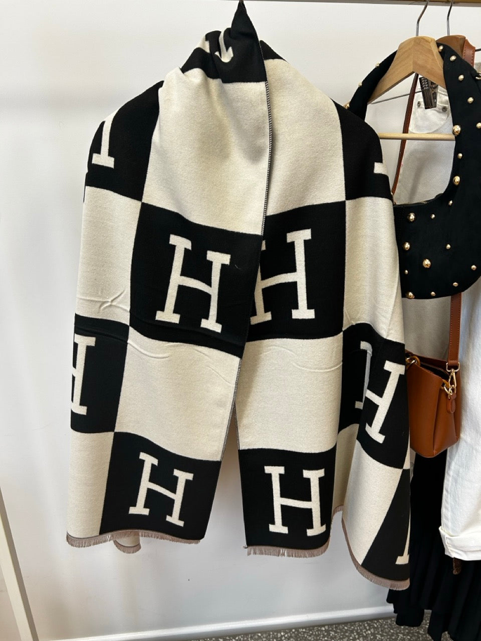 H Designer Style Printed Pashmina Scarf Black