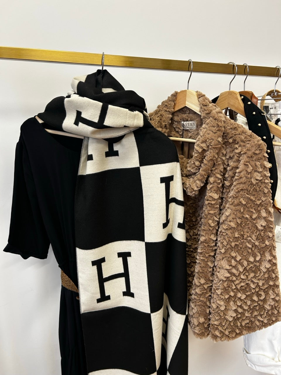 H Designer Style Printed Pashmina Scarf Black