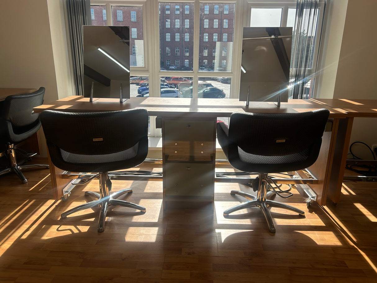 Salon Ambience Gemini 4 Seater Moveable Salon Dress Out Station