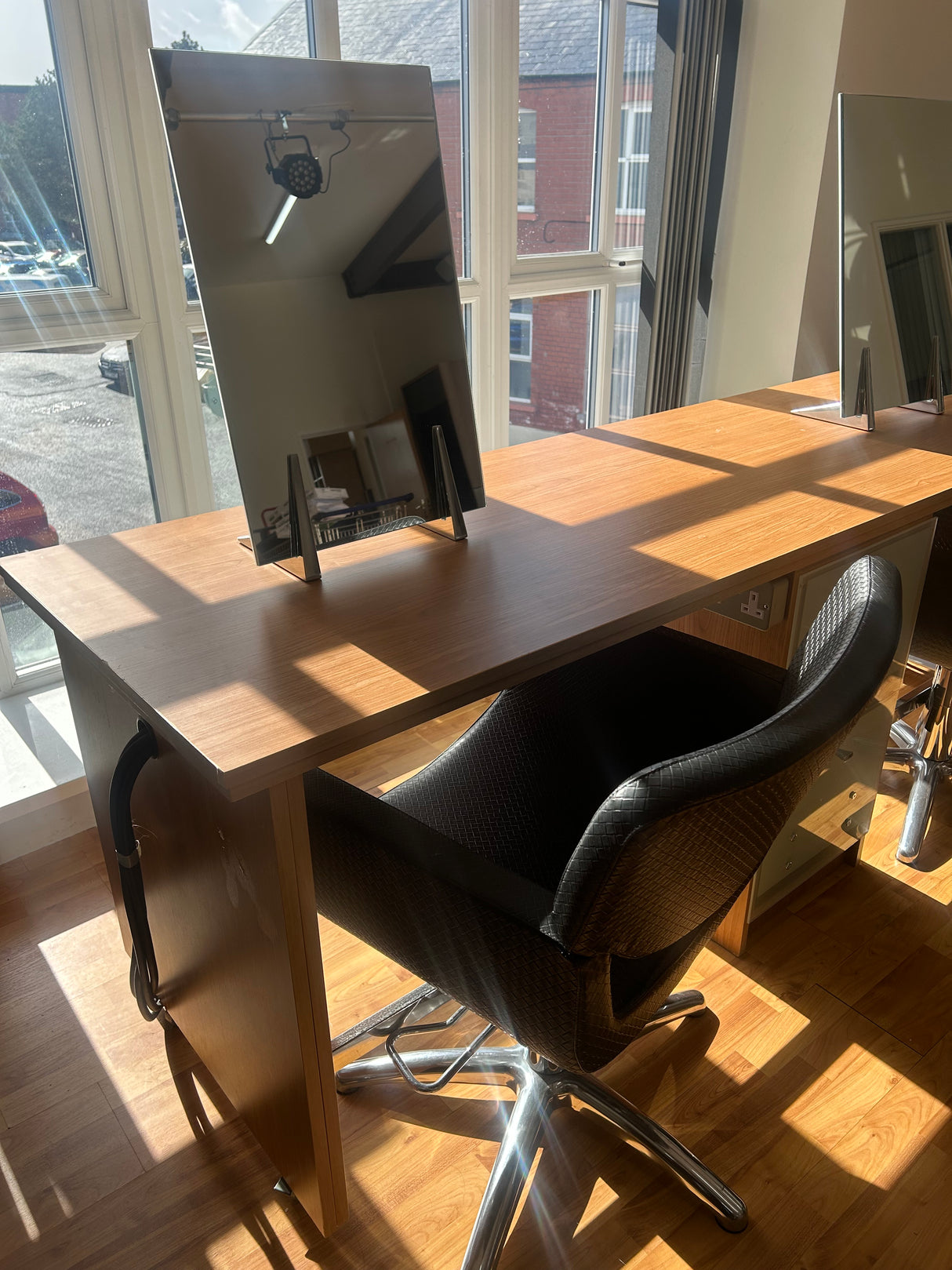 Salon Ambience Gemini 4 Seater Moveable Salon Dress Out Station