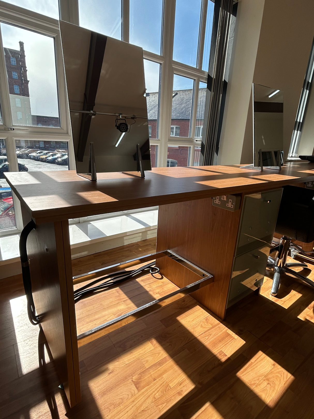 Salon Ambience Gemini 4 Seater Moveable Salon Dress Out Station