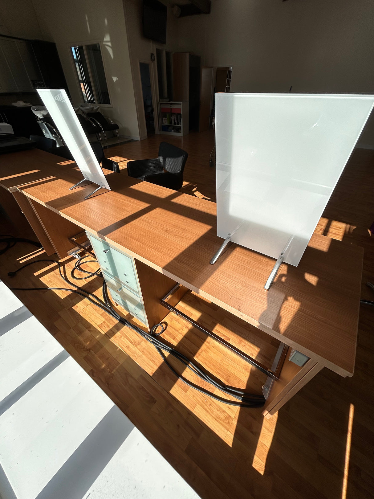 Salon Ambience Gemini 4 Seater Moveable Salon Dress Out Station