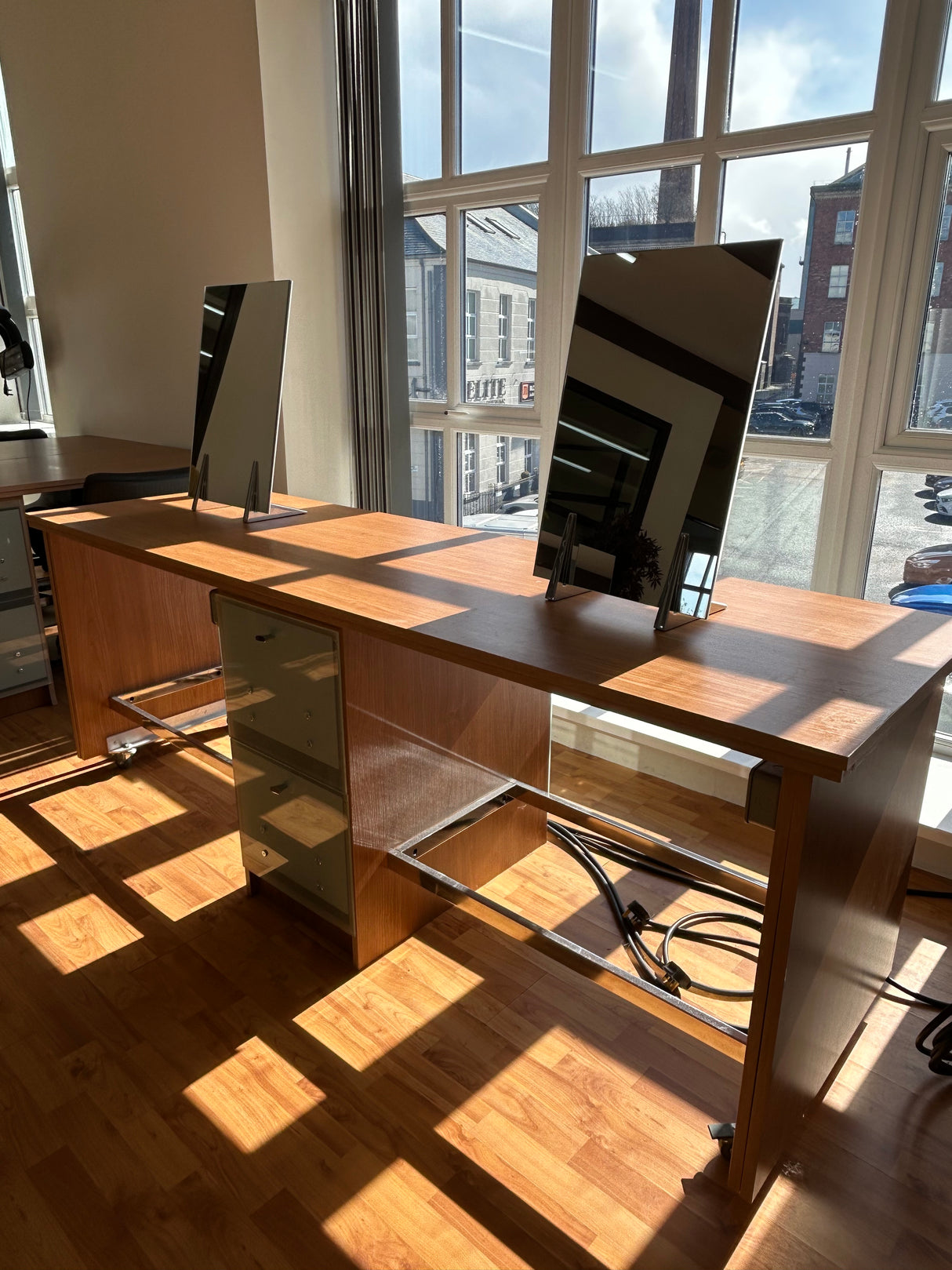 Salon Ambience Gemini 4 Seater Moveable Salon Dress Out Station