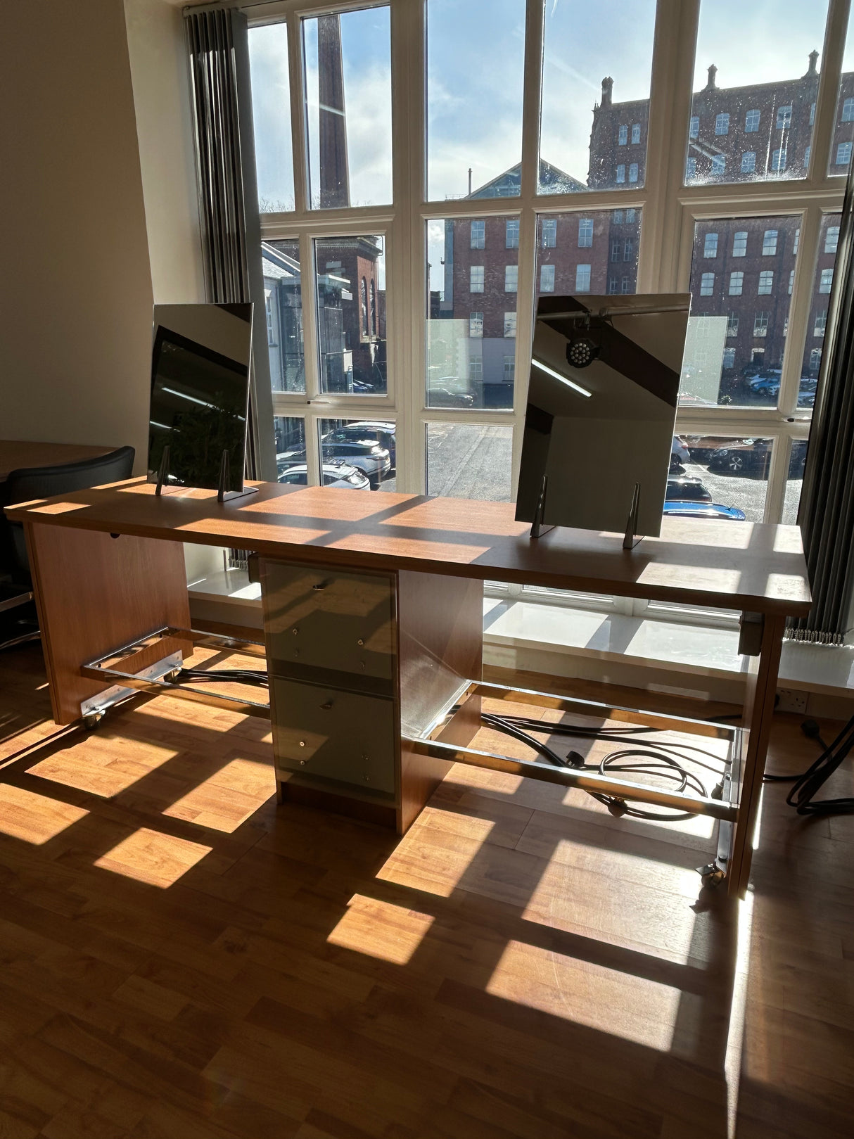 Salon Ambience Gemini 4 Seater Moveable Salon Dress Out Station