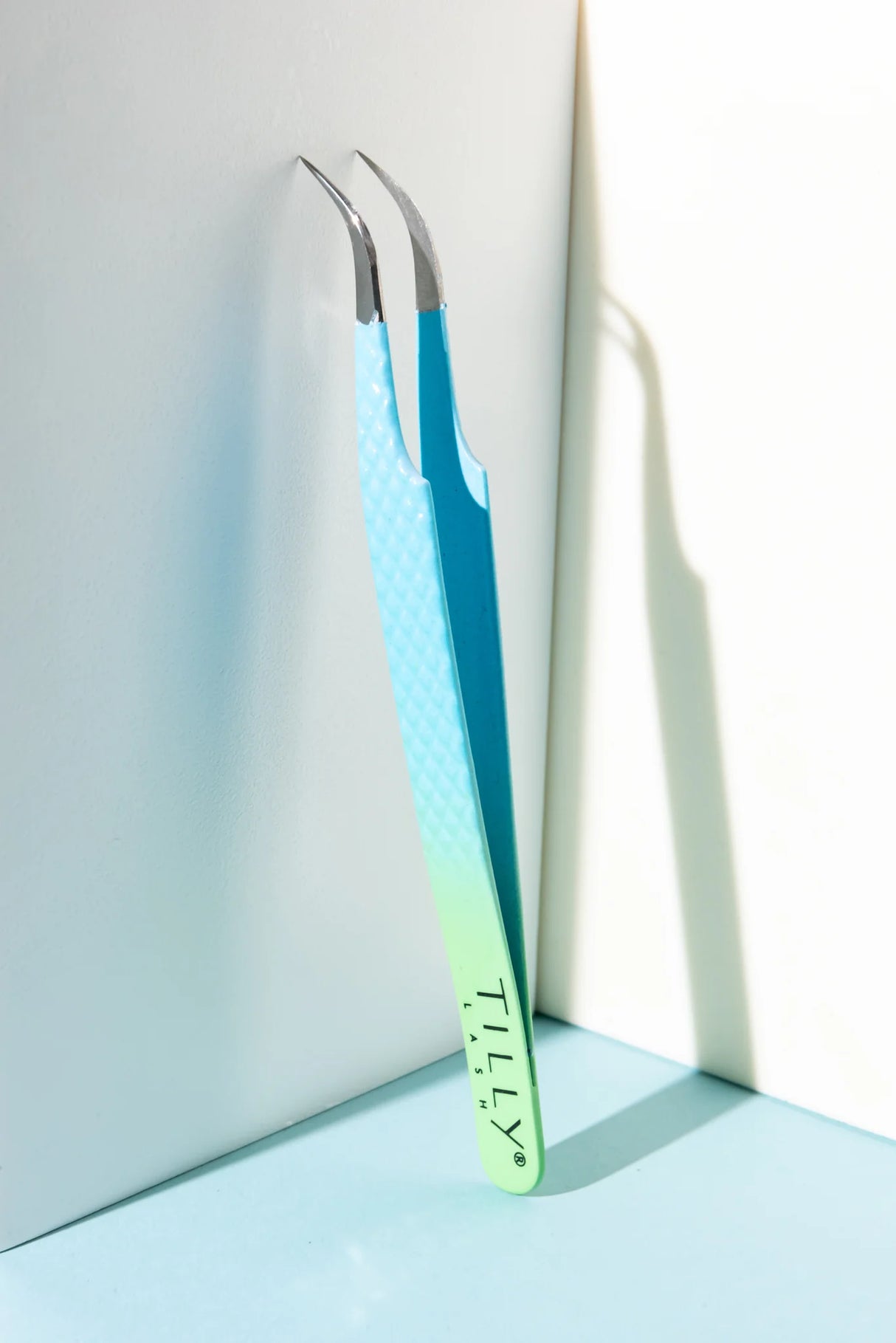 Tilly Lash Blue/Green Curved Eyelash Extension Tweezers**